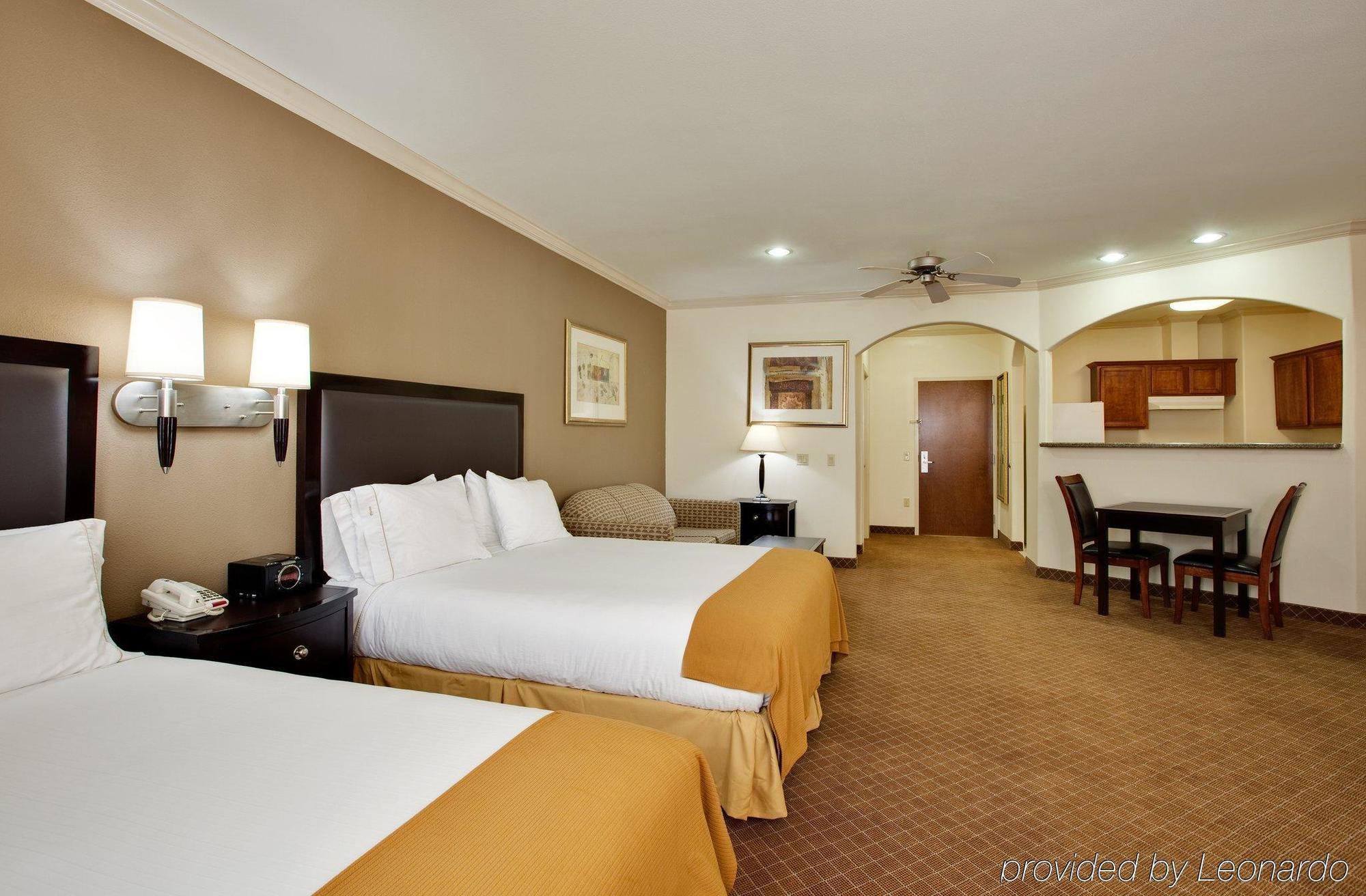 Holiday Inn Express & Suites La Porte, An Ihg Hotel Room photo